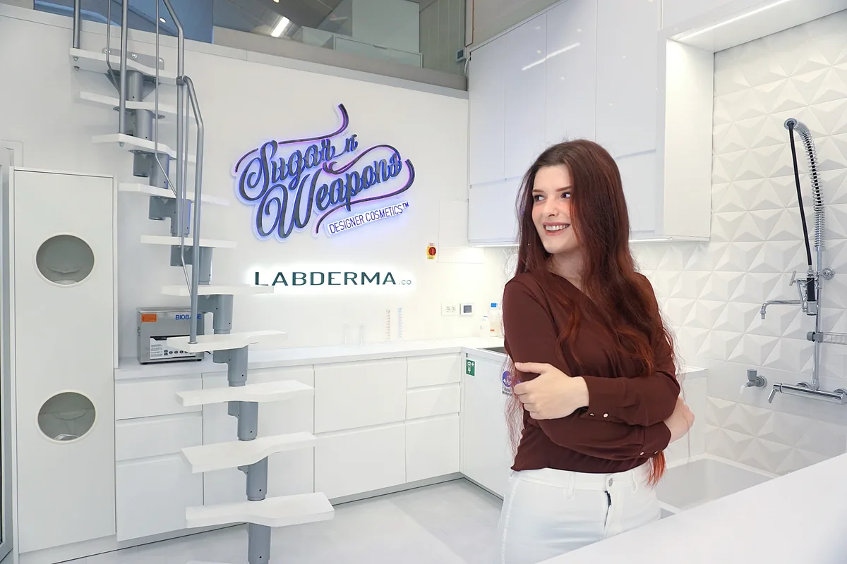 Anja v laboratoriju Labderma